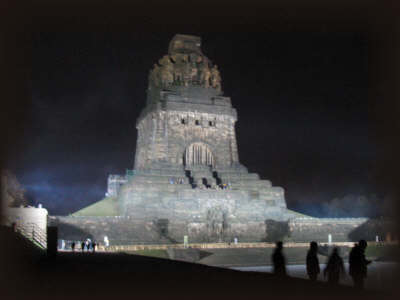 Das Vlkerschlachtdenkmal am Silvesterabend 2003